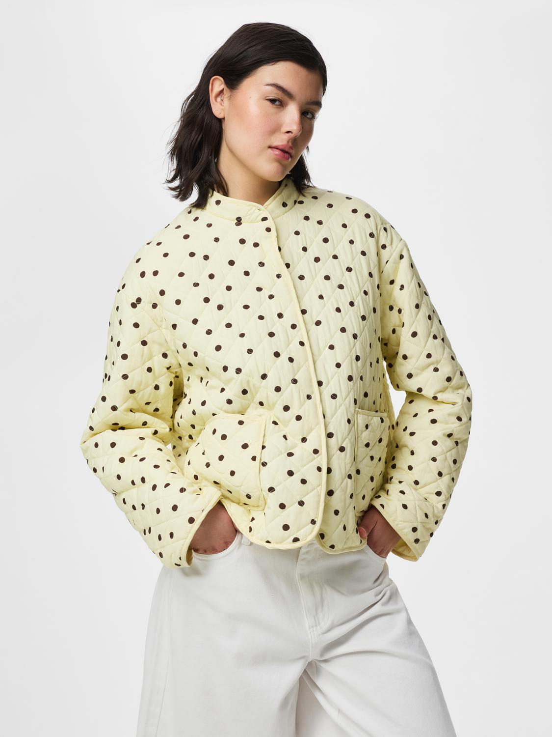 model_shot-front